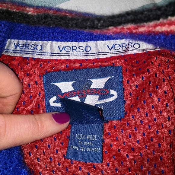 Sweater - Picture 4 of 4